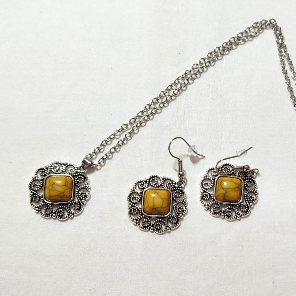 THREE FOR $20 Pretty yellow & silver tone costume necklace & earring set NIB